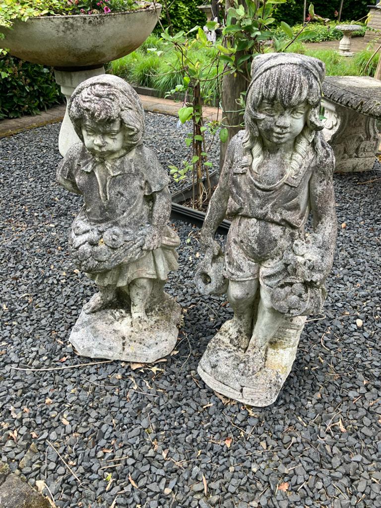 Set van 2 vintage stenen kinderbeelden voor tuin, Ophalen of Verzenden, Gebruikt, Steen, Mensenbeeld