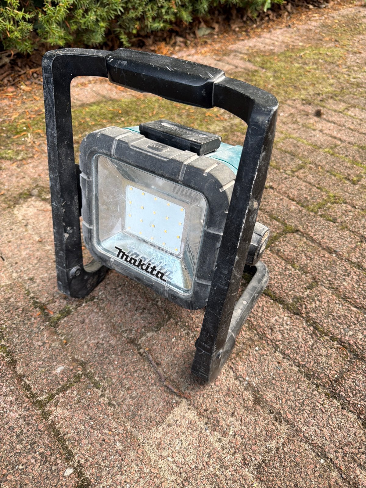 Makita DML805 LED Bouwlamp / Werklamp, Ophalen, Gebruikt, Met statief, Lamp met armatuur