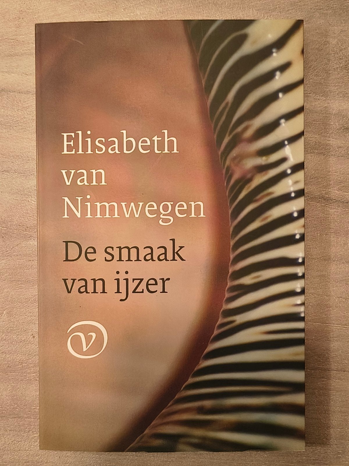 Elisabeth van Nimwegen - De smaak van ijzer, Ophalen of Verzenden, Gelezen, Elisabeth van Nimwegen, Nederland