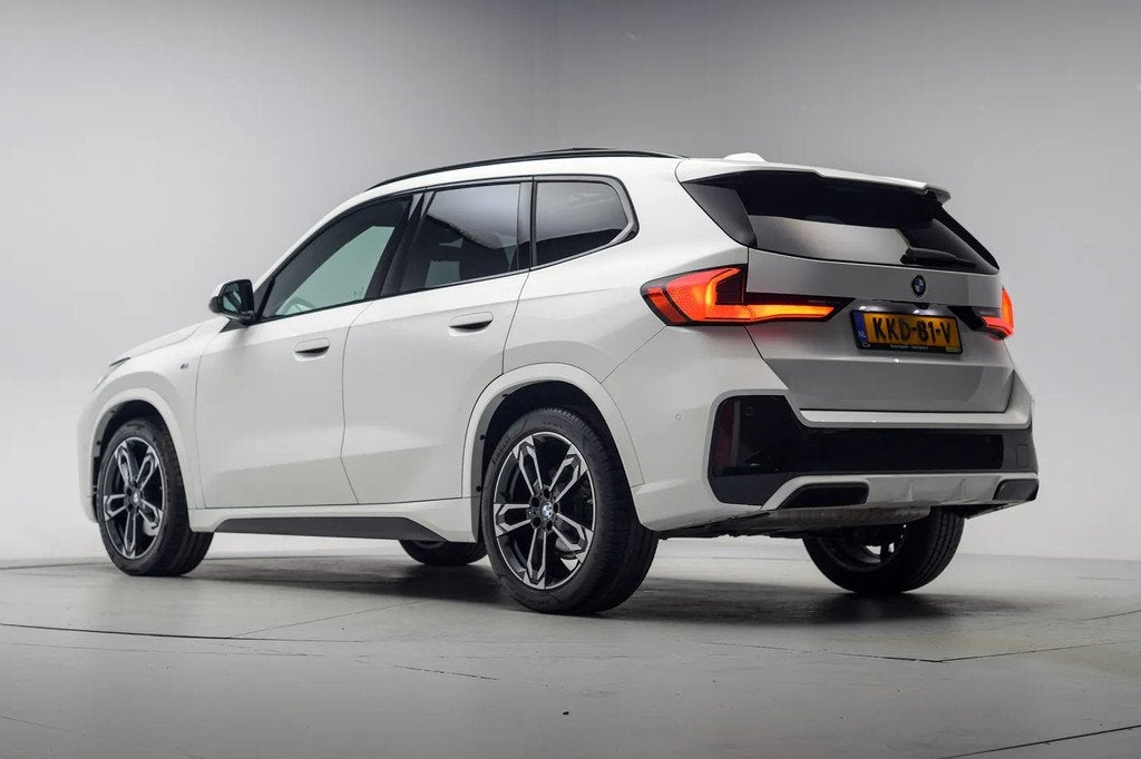 BMW X1 sDrive20i M Sport High Executive Aut. [ Panoramadak S, 1525 kg, 156 pk, Wit, Leder