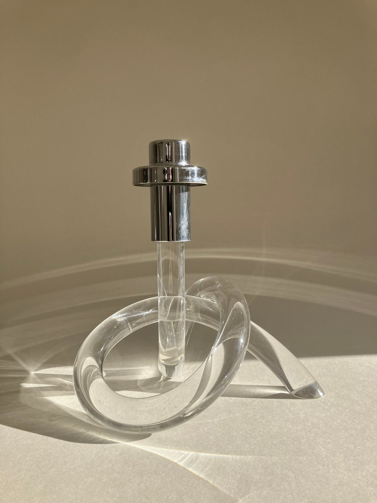 Vintage mid century kandelaar Dorothy Thorpe zilver / lucite, Ophalen of Verzenden, Zo goed als nieuw, Metaal, Kandelaar