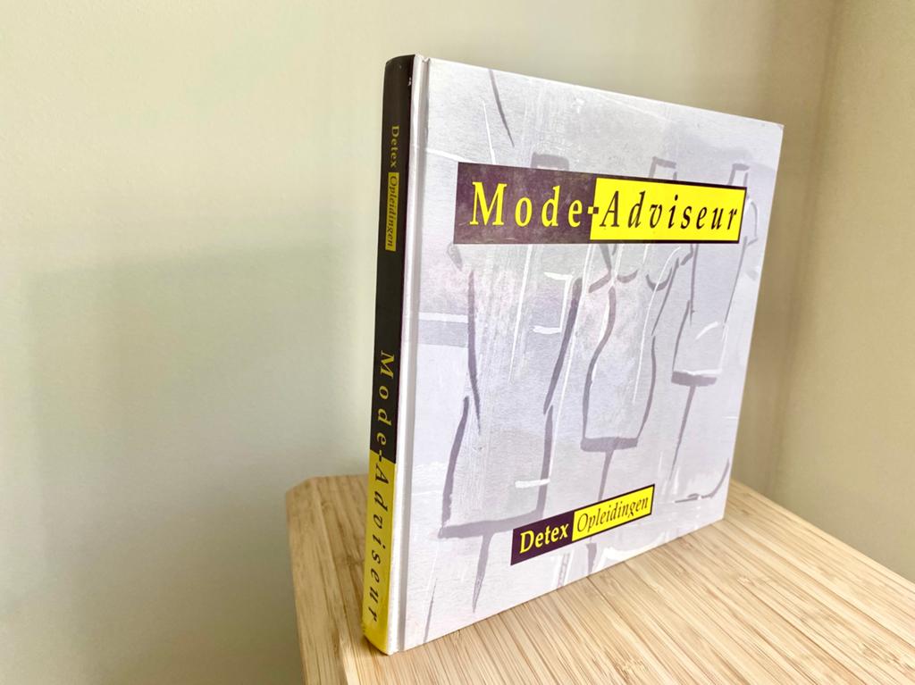 Mode Adviseur - interessant en uitgebreid lesboek, Boeken, Mode, Ophalen of Verzenden, Zo goed als nieuw, Mode algemeen
