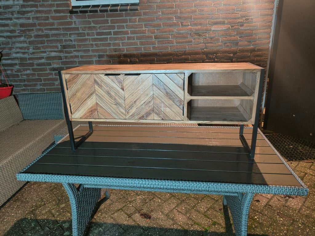 Stijlvolle nieuwe dressoirkast met visgraatmotief, Huis en Inrichting, Kasten | Dressoirs, Nieuw, 100 tot 150 cm, 25 tot 50 cm