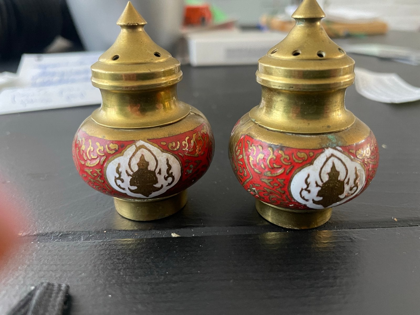 Vintage Thaise messing zout- en pepervaatjes, geëmailleerd, Ophalen of Verzenden