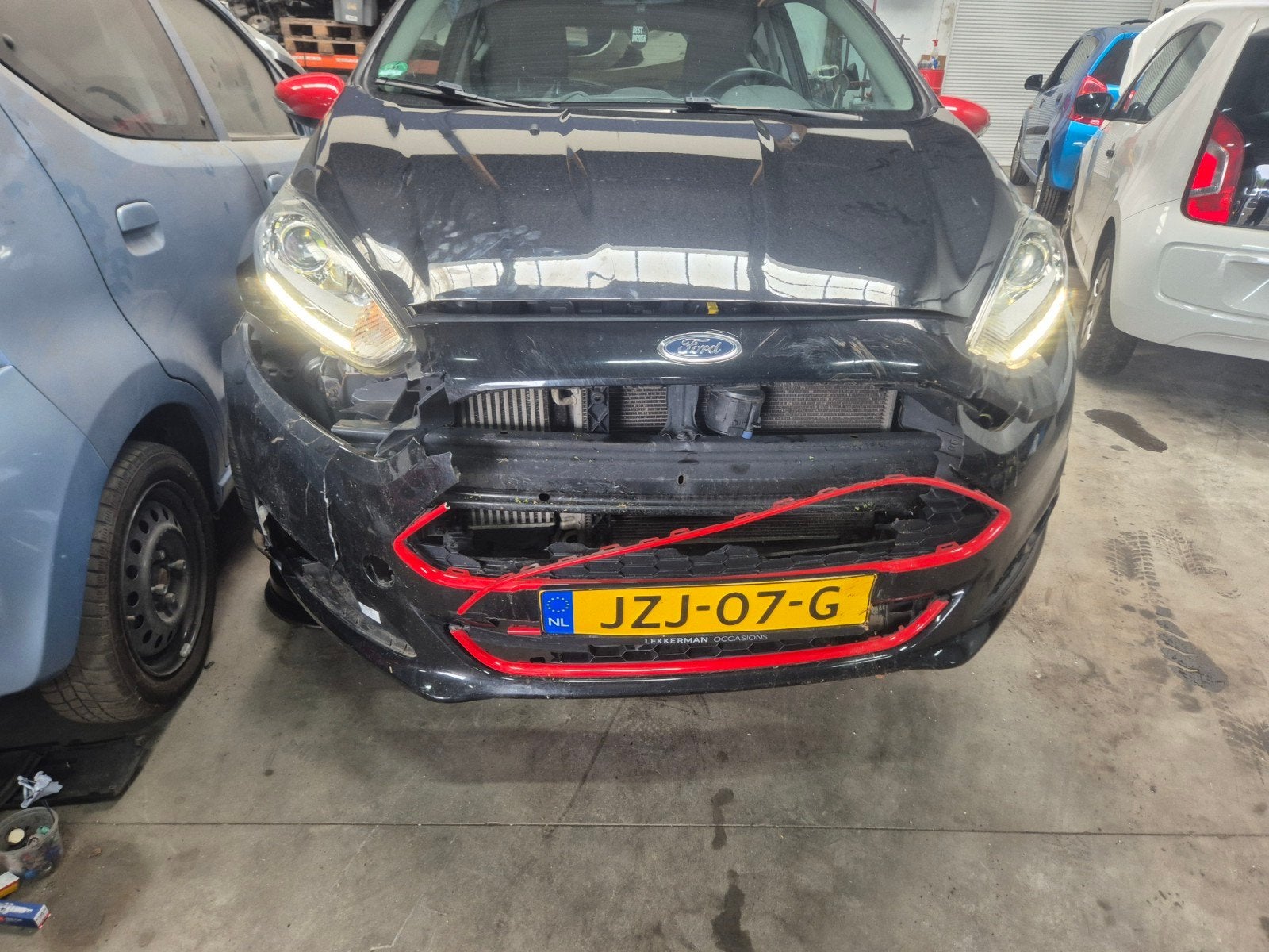 Ford fiesta 1,6 ST look bj 2015  import met schade kenteken, Wit, Handgeschakeld, Ophalen of Verzenden, 998 cc