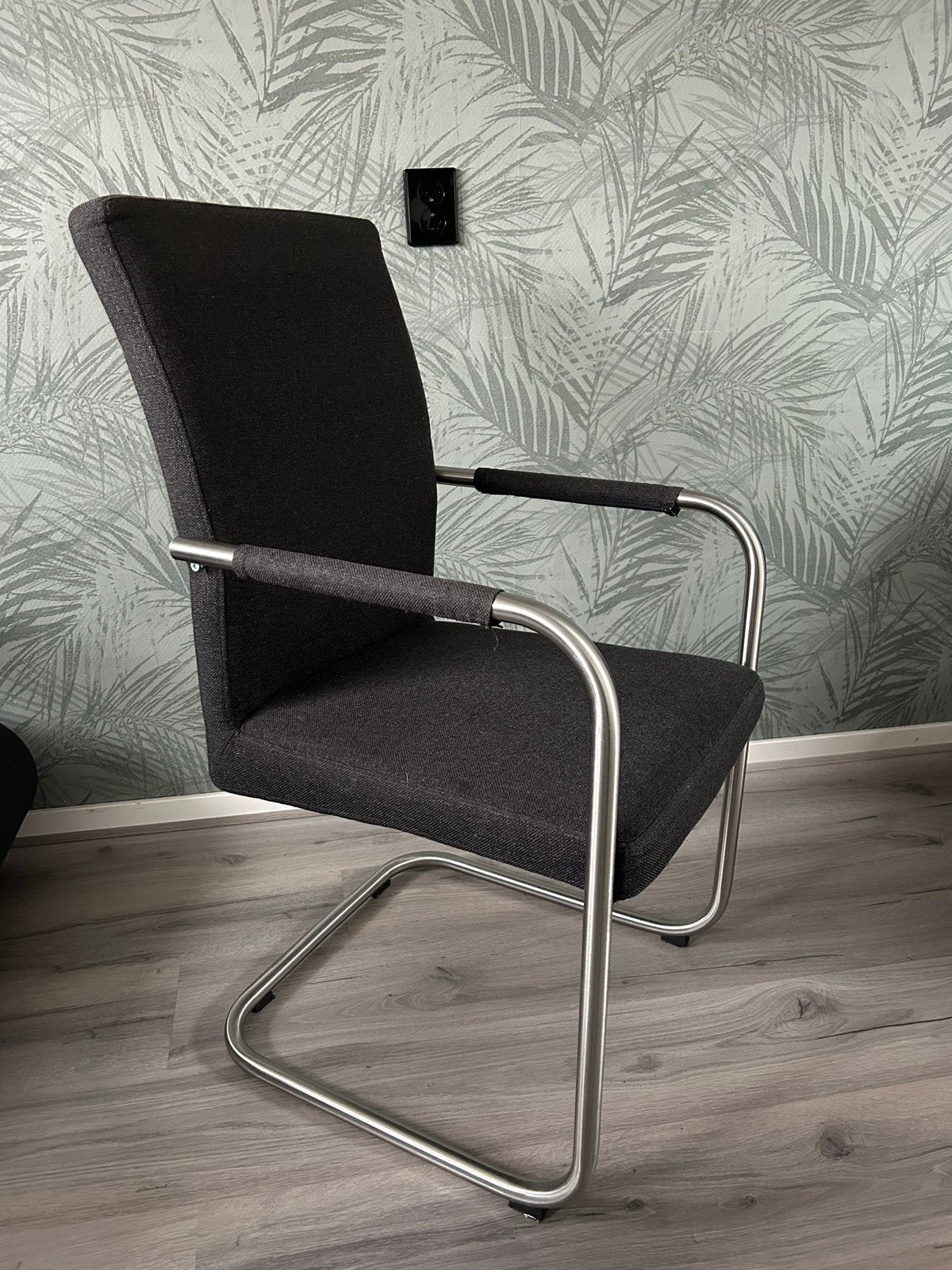 Moderne antraciet met rvs metalen stoelen met armleuningen, Huis en Inrichting, Ophalen, Gebruikt, Zwart, Vijf, Zes of meer stoelen