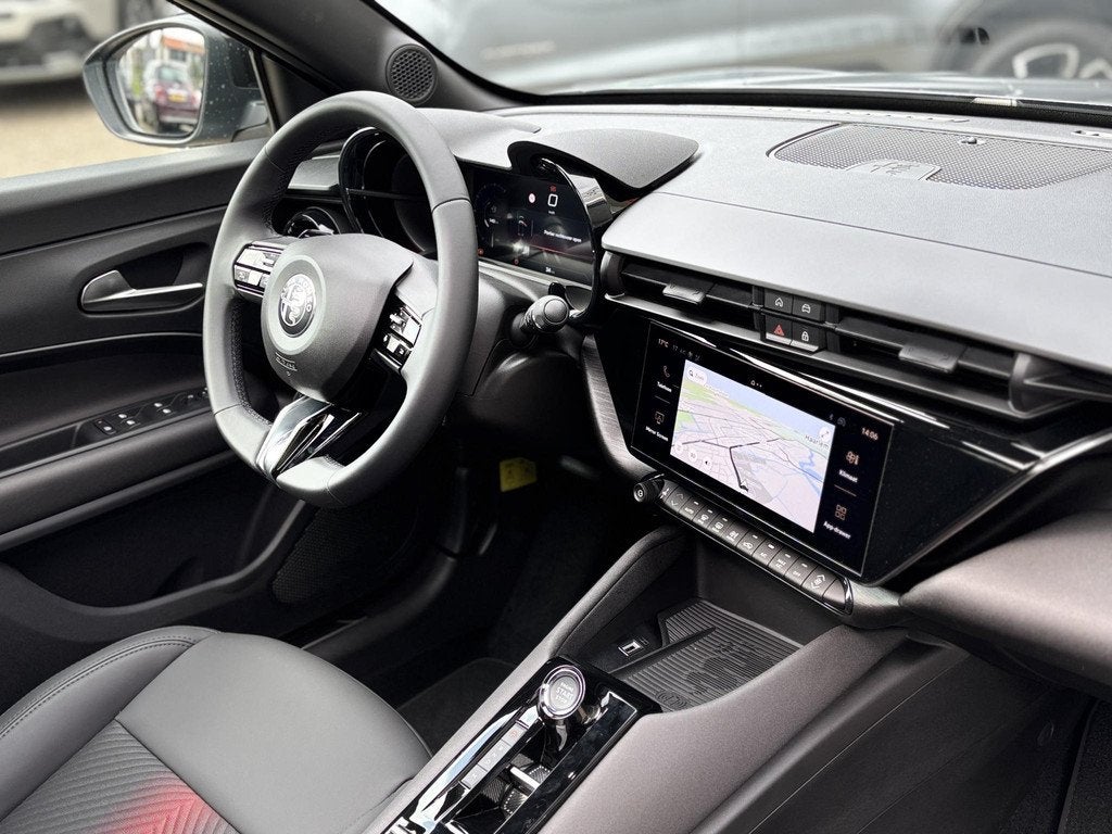 Alfa Romeo Junior 1.2 Turbo Hybrid Ibrida Speciale, Auto's, Alfa Romeo, 145 pk, Euro 6, 1199 cc, Origineel Nederlands