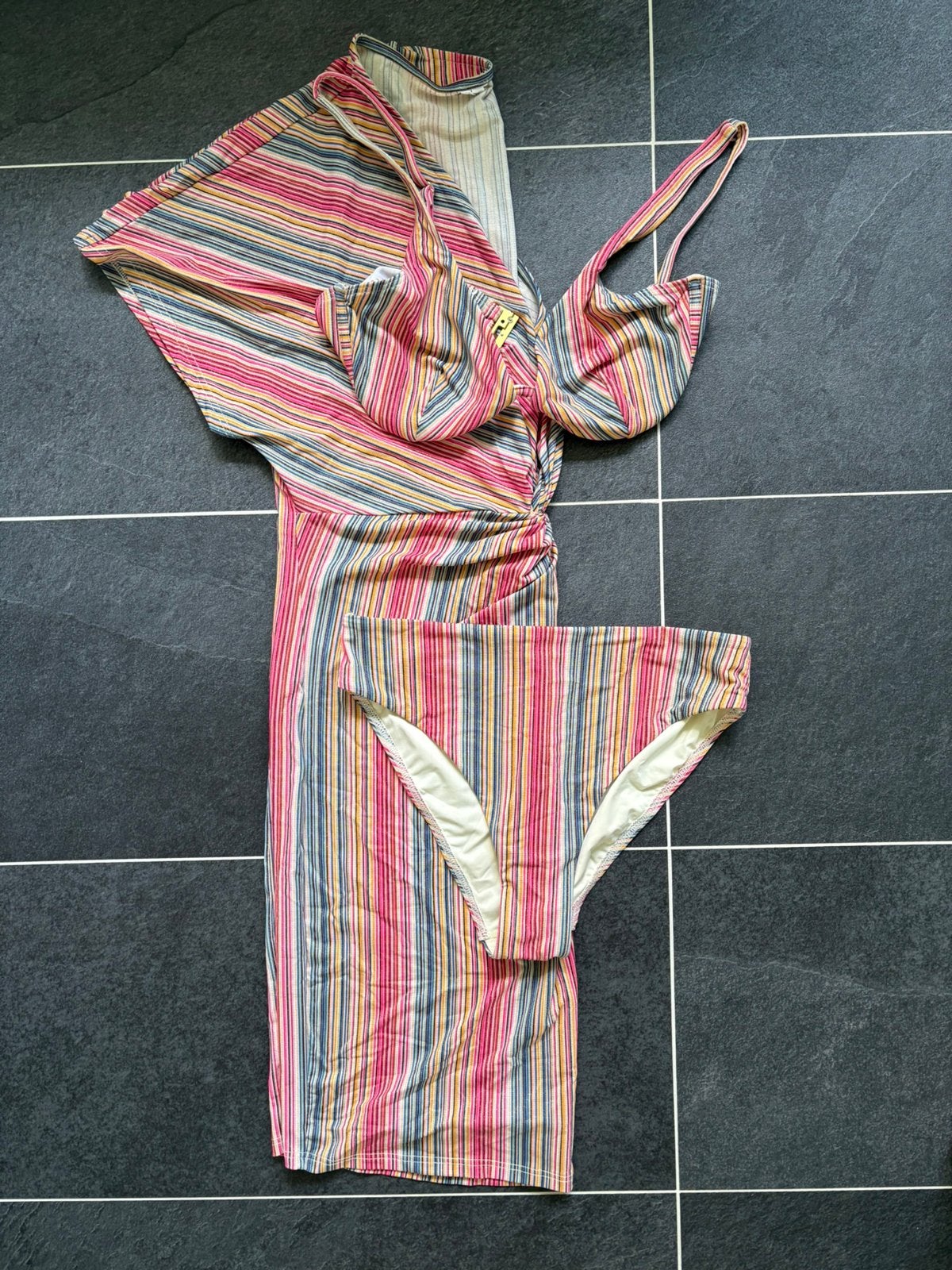 Cyell, bikini met bijpassend jurkje, Kleding | Dames, Badmode en Zwemkleding, Ophalen of Verzenden, Zo goed als nieuw, Bikini