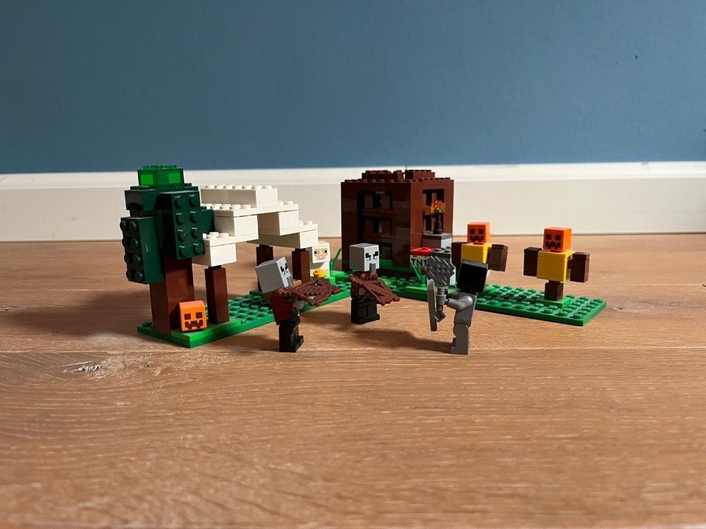 LEGO set ‘Pillager outpost’ (21159), Gebruikt, Minecraft, Lego, Ophalen of Verzenden