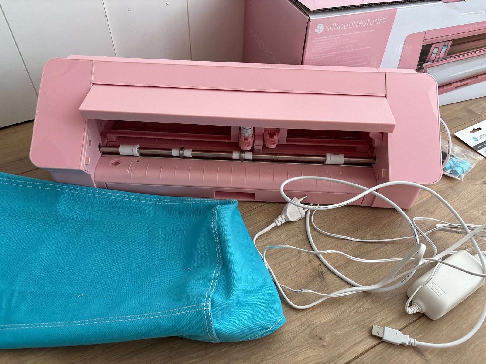 Silhouette Cameo 4 Roze Snijplotter, Roze, Ophalen of Verzenden, Zo goed als nieuw, Silhouette