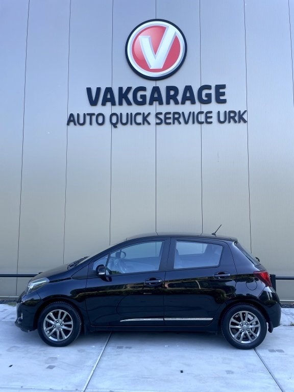 Toyota Yaris 1.3I Trend 5Drs (bj 2016), Auto's, Toyota, 0 cilinders, Overige carrosserieën, Zwart, Origineel Nederlands