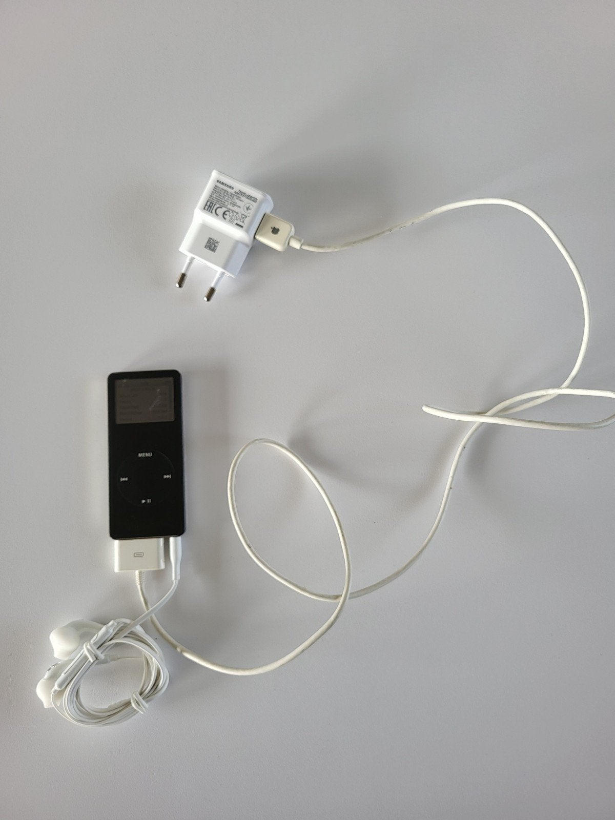 iPod Nano 4 GB Zwart met oplader en oordopjes, Gebruikt, Zwart, Ophalen of Verzenden, Nano