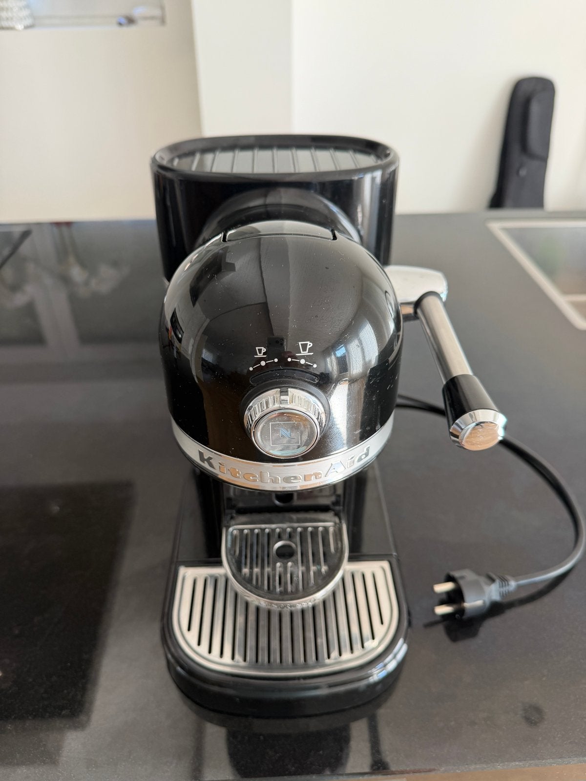KitchenAid Nespresso apparaat - Zwart, Koffiepads en cups, Espresso apparaat, Ophalen of Verzenden, Zo goed als nieuw