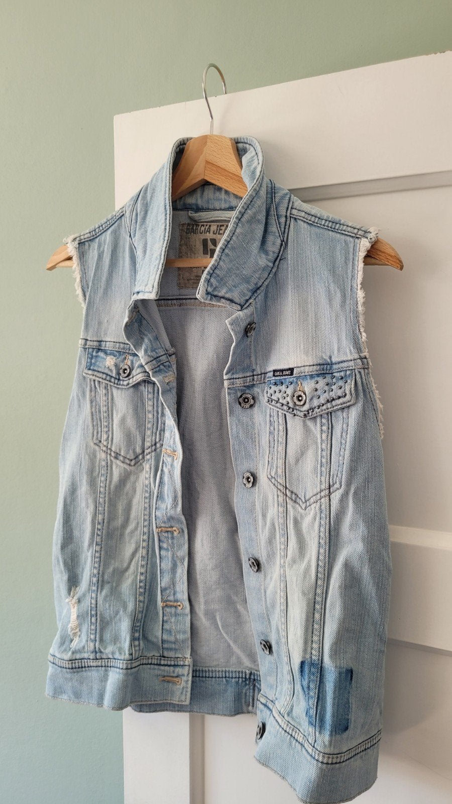 Garcia Jeans spijkergilet met studs - Maat M, Kleding | Dames, Bodywarmers, Maat 38/40 (M), Blauw, Ophalen of Verzenden, Gedragen
