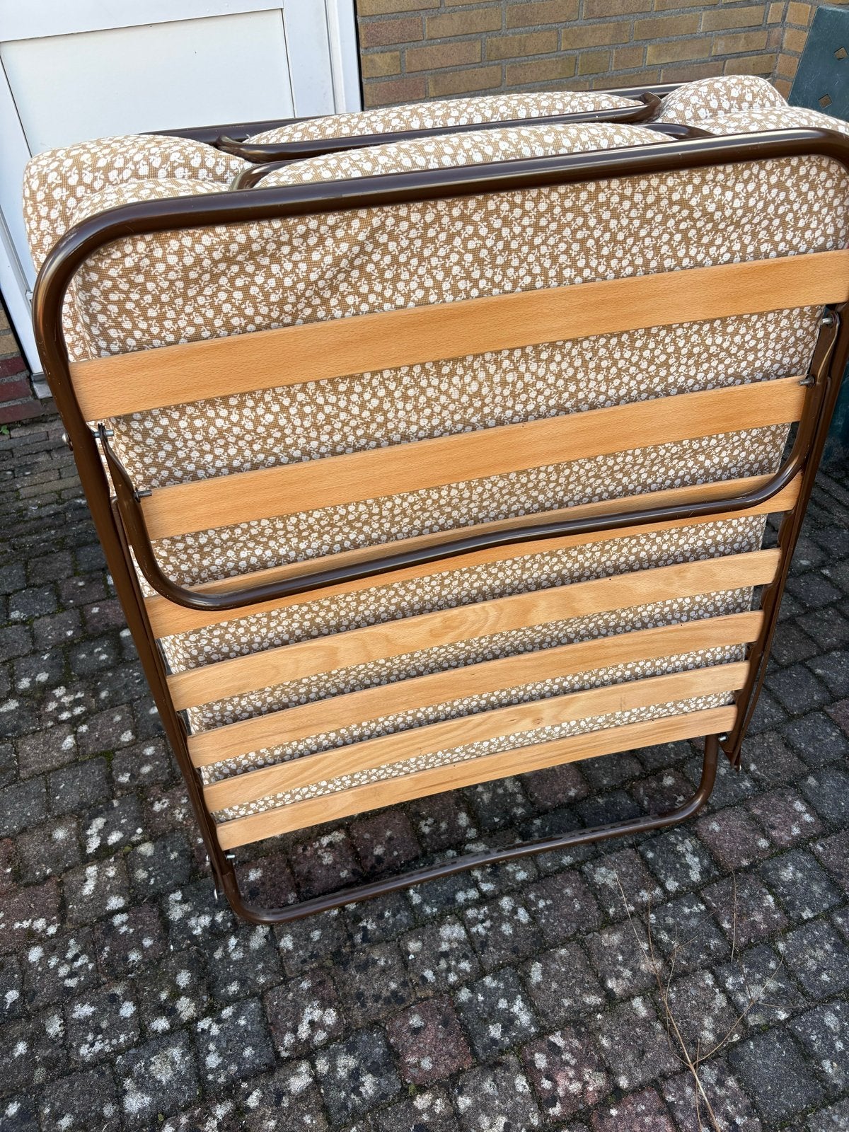 Inklapbaar Logeerbed met Matras - Handig en Compact, Ophalen, Gebruikt, Eenpersoons, Bruin
