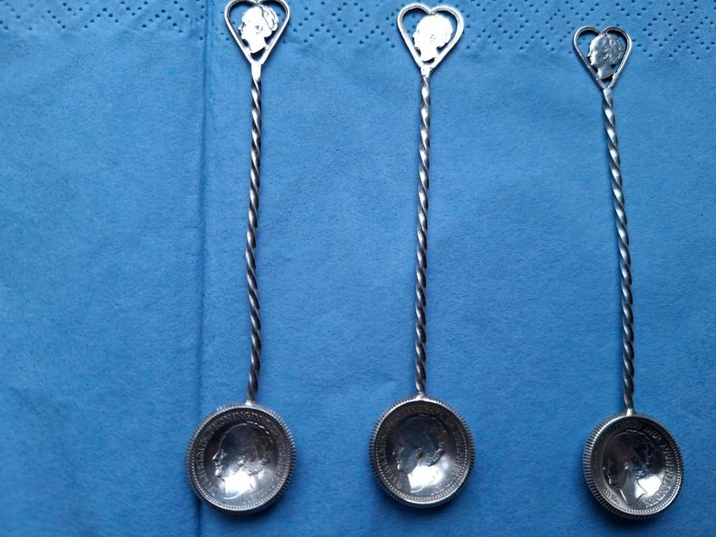 3 zilveren lepeltjes van Wilhelmina munten, Antiek en Kunst, Antiek | Goud en Zilver, Ophalen, Zilver