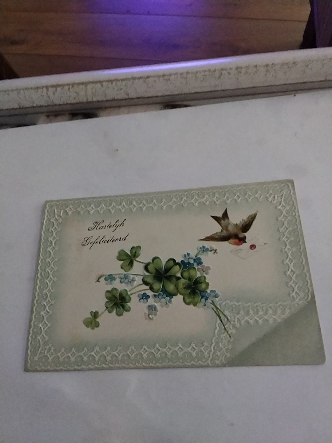 Oude kaart 'Hartelijk Gefeliciteerd' met klavertje vie, Ophalen of Verzenden, Voor 1920