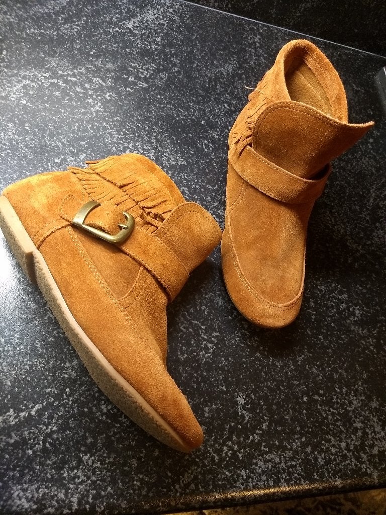 Suede schoenen 38 met goede zolen, Schoenen met lage hakken, Overige kleuren, Ophalen of Verzenden, Zo goed als nieuw