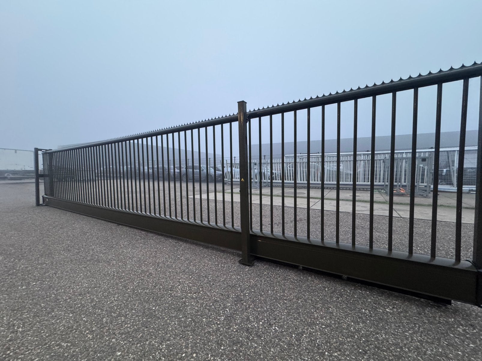 Zeer nette Schuifpoort B&G 8.00 meter doorgang, Tuin en Terras, Ophalen, Zo goed als nieuw, IJzer, Spijlenhekwerk