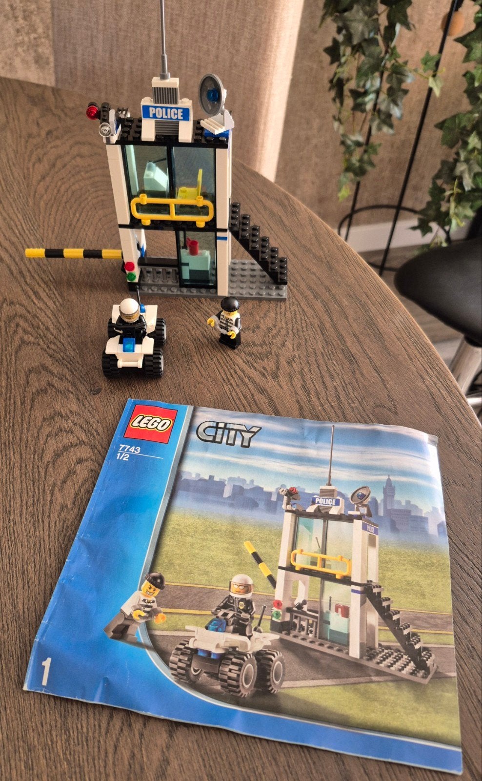 Lego City Politiebureau 7743 met quad en minifiguren, City, Lego, Ophalen of Verzenden, Compleet