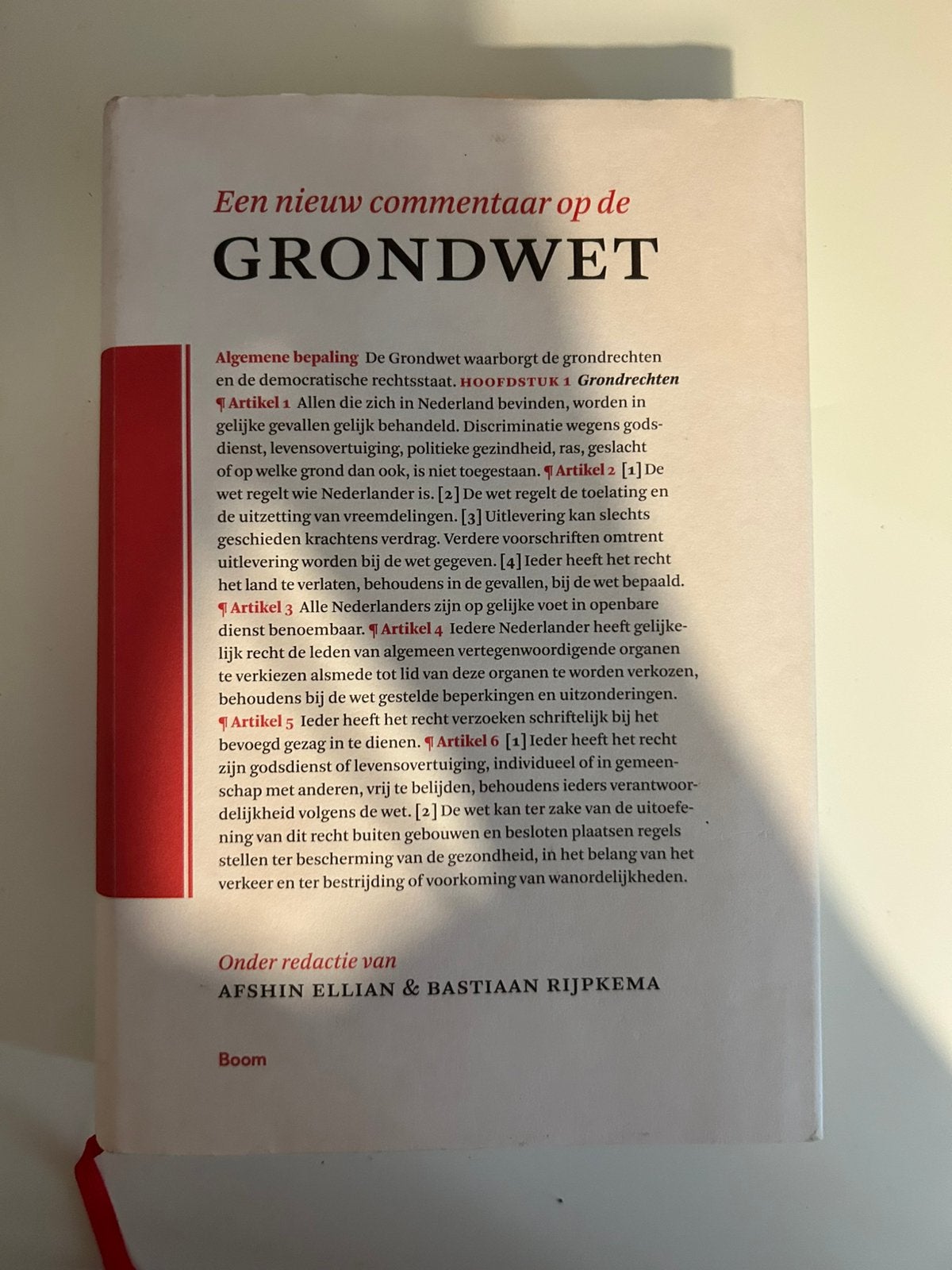 Een nieuw commentaar op de Grondwet, Ophalen of Verzenden, Beta, Zo goed als nieuw, WO