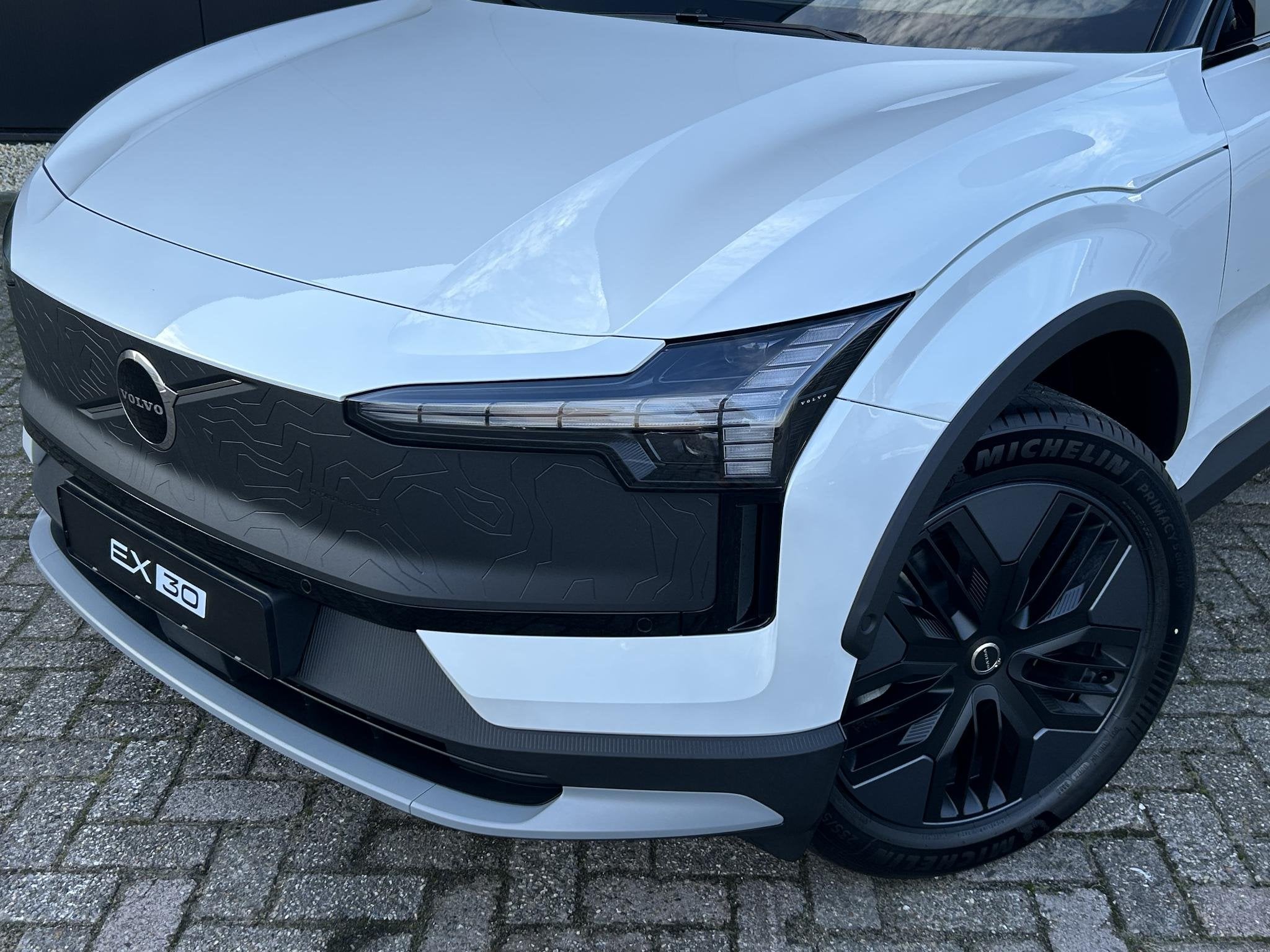 Volvo EX30 Cross Country P5 Long Range Plus Europa 69 kWh El, Achterwielaandrijving, Leder en Stof, Wit, Nieuw