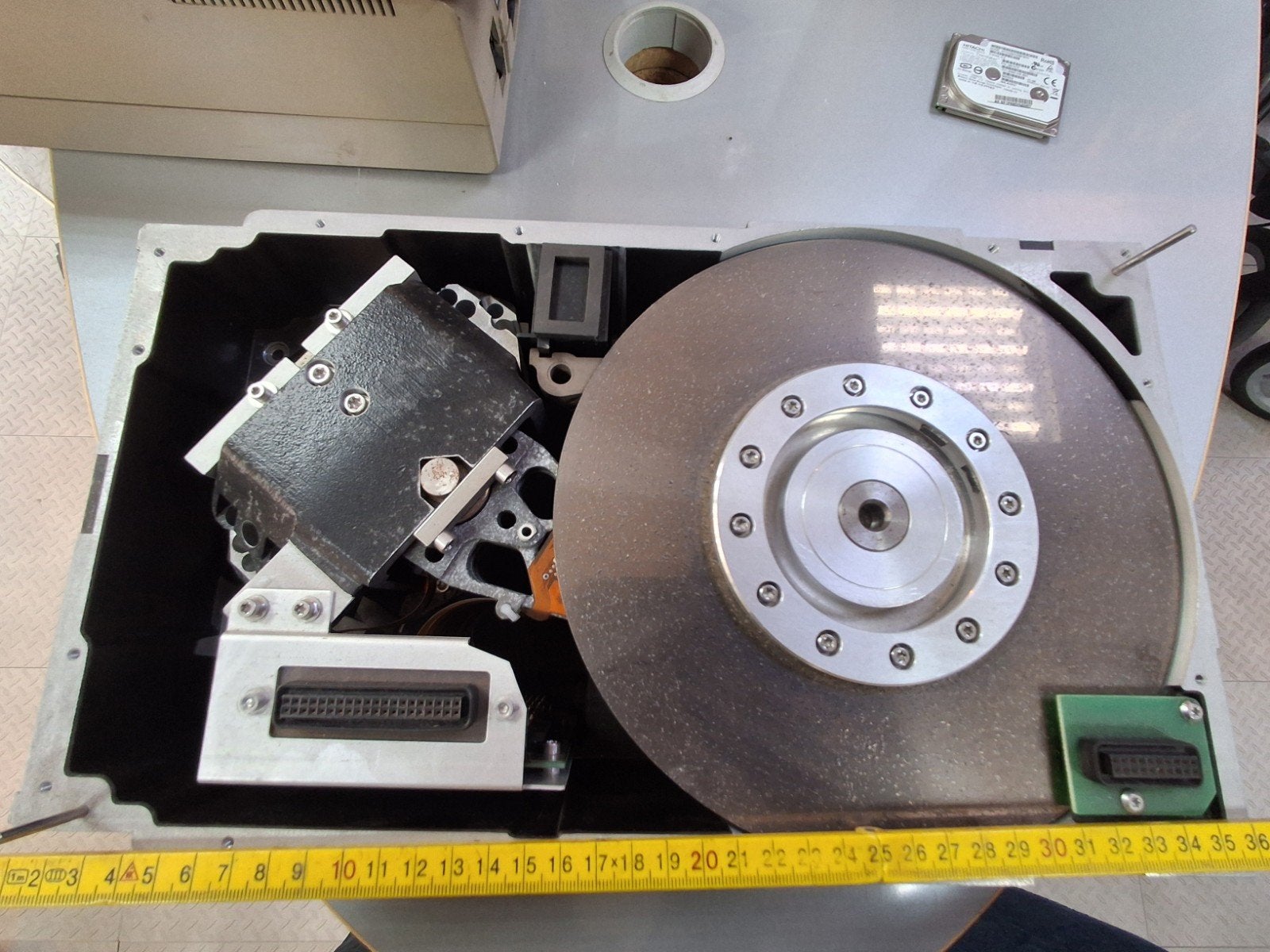 Seagate Sabre 850 MB Harde Schijf, Computers en Software, Ophalen, Intern, SCSI, HDD