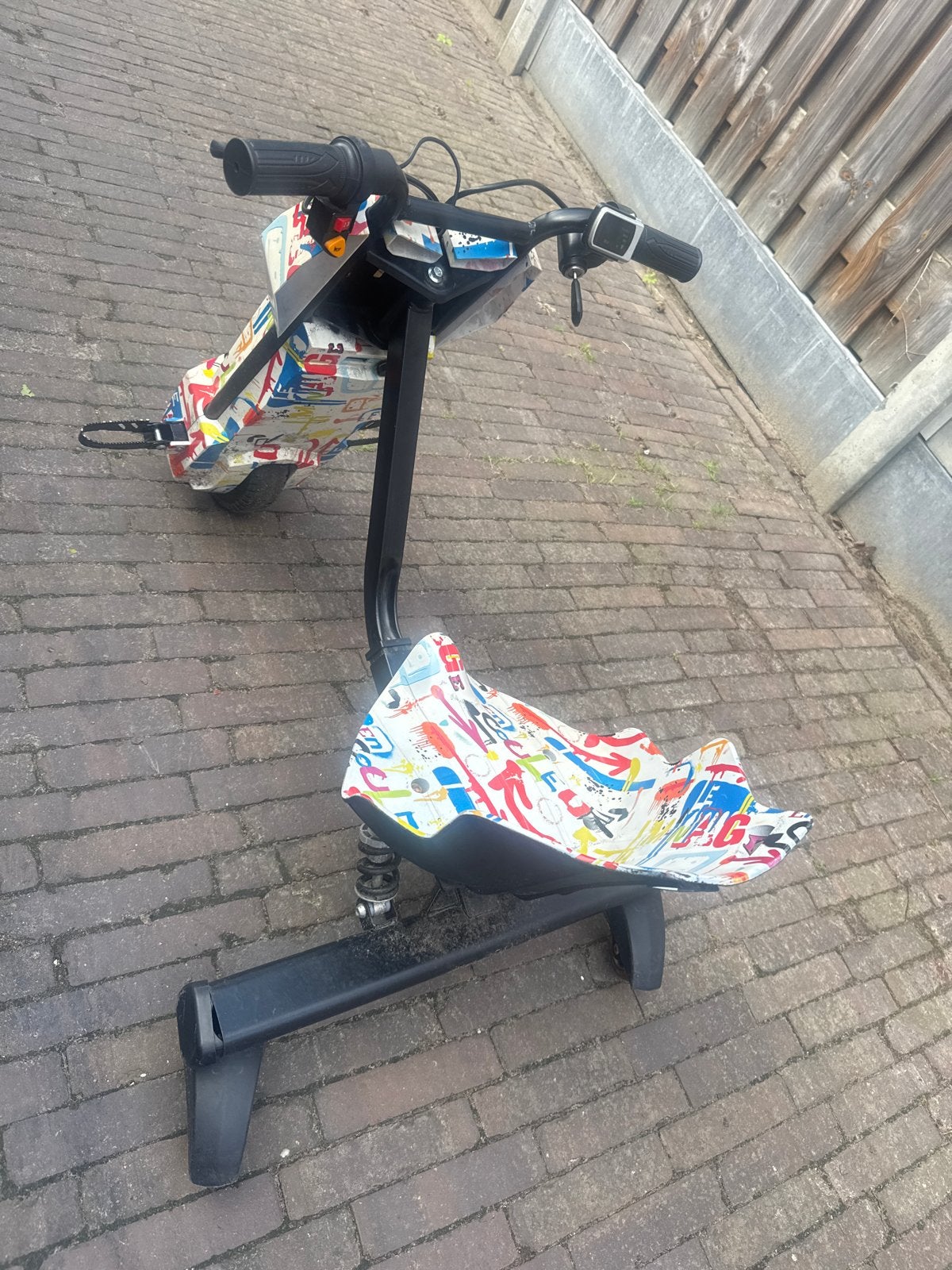 Defecte elektrische driftkart - voor onderdelen of reparatie, Fietsen en Brommers, Ophalen, Gebruikt