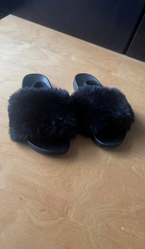ZGAN Hippe beebjes slippers maat 34, Meisje, Schoenen, Ophalen of Verzenden, Zo goed als nieuw