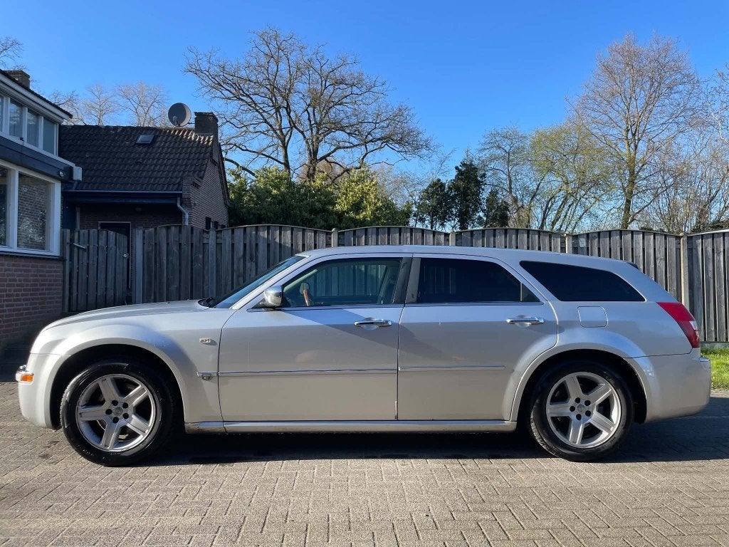 Chrysler 300C Touring 3.5 V6 Benzine + trekhaak, Auto's, Automaat, Xenon verlichting, 1760 kg, Leder