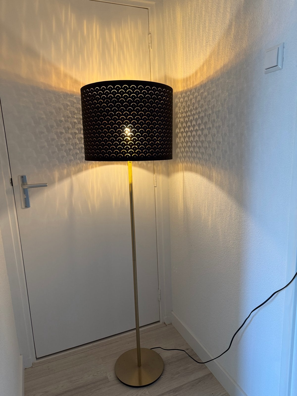 IKEA NYMÖ / SKAFTET staande lamp, zwart messing, Ophalen, E27 (groot), Zo goed als nieuw, Metaal