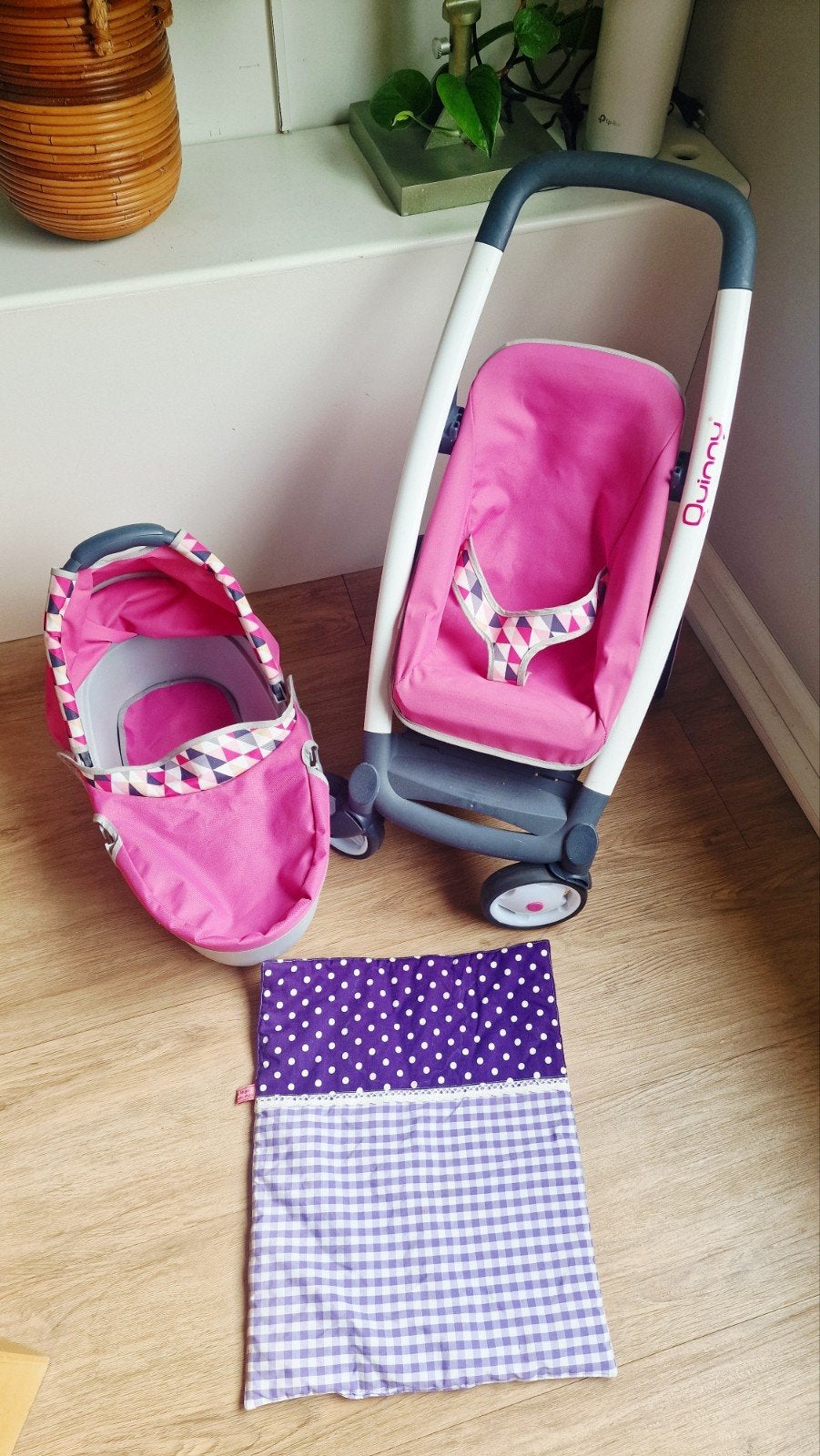 Quinny Poppenwagen met handgemaakt dekentje, Kinderen en Baby's, Speelgoed | Poppen, Ophalen, Gebruikt, Babypop