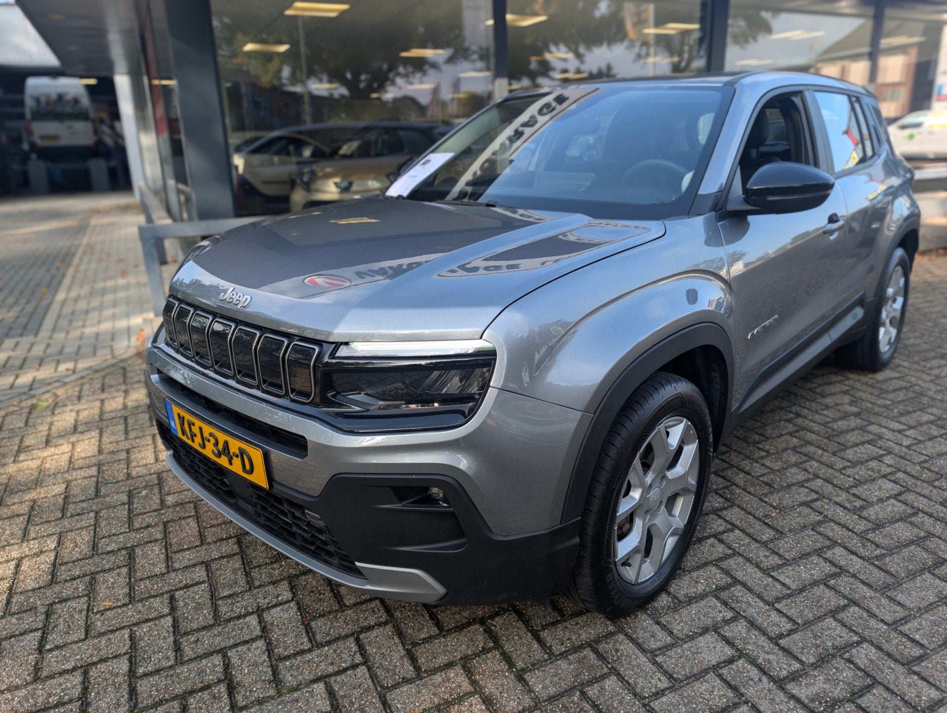 Jeep AVENGER 1.2 e-Hybrid Altitude, Rijklaarprijs / 12 mnd B, Auto's, Gebruikt, 1199 cc, 620 kg, Parkeersensor