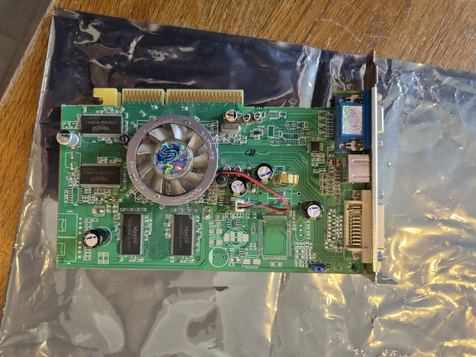 Sapphire ATI Radeon 9550 videokaart 256 MB AGP, Computers en Software, Videokaarten, Gebruikt, AMD, Overige soorten, Ophalen of Verzenden