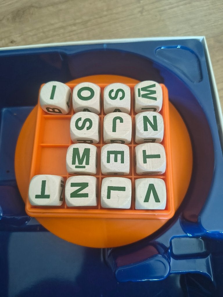 Gratis Boggle (incompleet), Hobby en Vrije tijd, Gezelschapsspellen | Bordspellen, Ophalen, Gebruikt