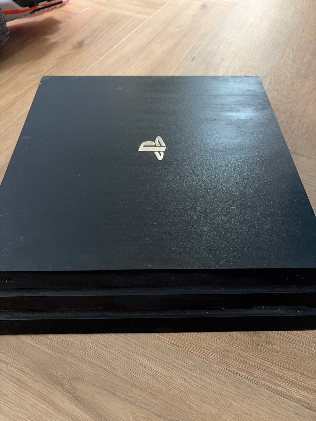 PlayStation 4 Pro met controller en kabels, Gebruikt, Vanaf 18 jaar, Overige genres, Eén computer