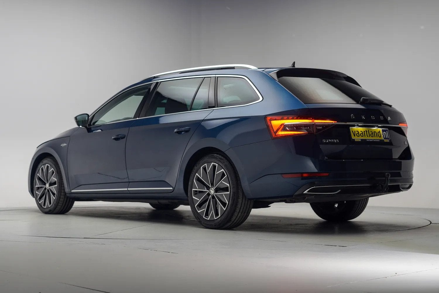 Skoda Superb 1.4 TSI iV PHEV Laurin & Klement [ Panorama Sto, Auto's, Skoda, Automaat, 0 cilinders, Gebruikt, Blauw