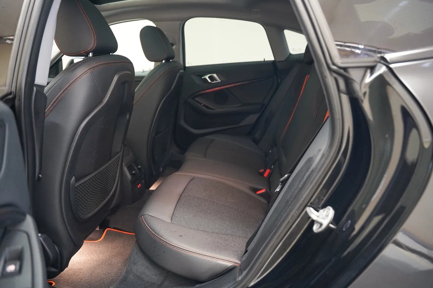 Foto 13 van BMW 2 Serie Gran Coupe 218i High Executive Sport Aut. [ Pano