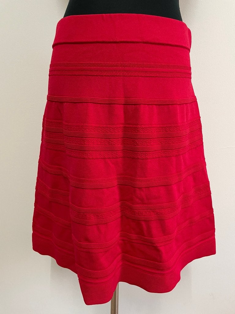 R28 - Knalrode Steps rok dikkere stof maat M (1), Kleding | Dames, Rokken, Maat 38/40 (M), Zwart, Ophalen of Verzenden, Zo goed als nieuw