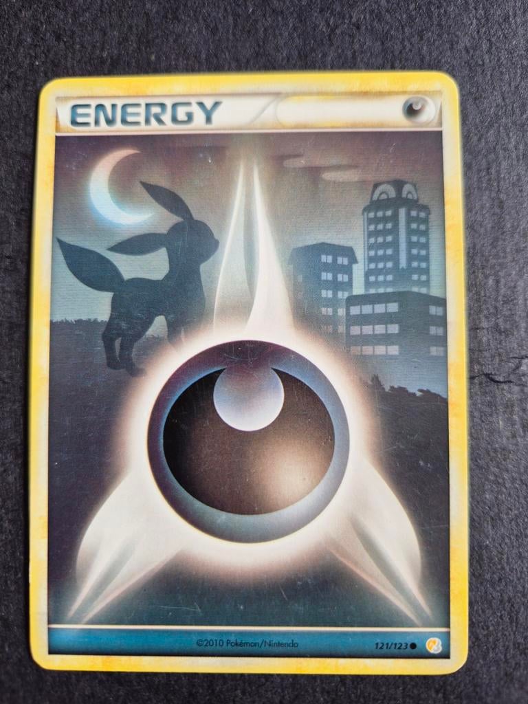 Pokémon Darkness Energy Kaart (121/123) - Unieke Illustratie, Ophalen of Verzenden, Gebruikt, Losse kaart