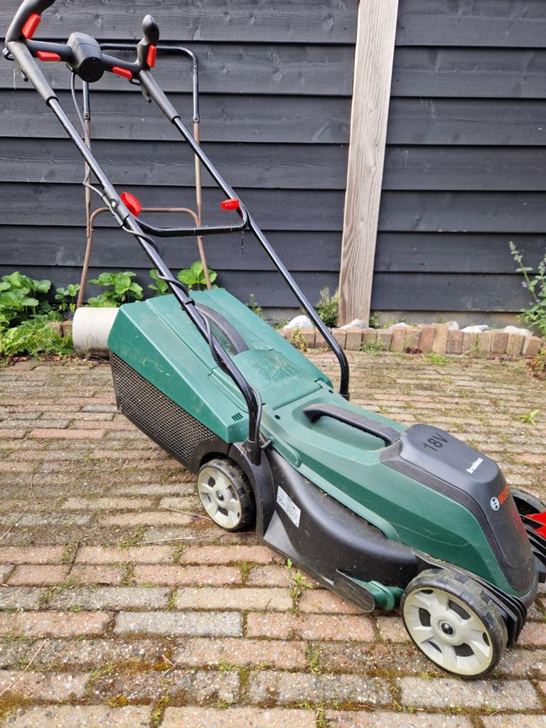 Bosch CityMower 18V-32-300 Accu Grasmaaier, Tuin en Terras, Ophalen, Cirkelmaaier, Accu-grasmaaier, Zo goed als nieuw