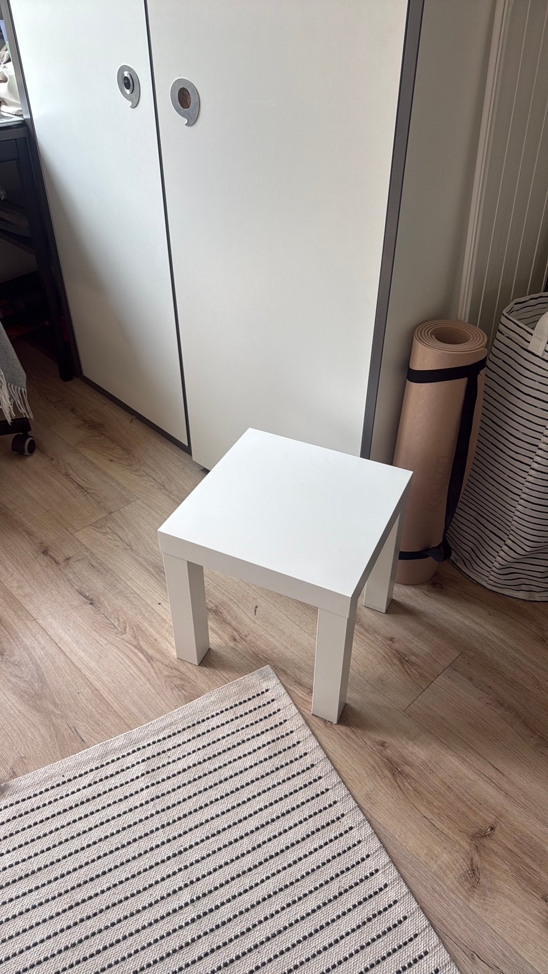 Small ikea side table, Ophalen, 50 tot 100 cm, Zo goed als nieuw, Rechthoekig