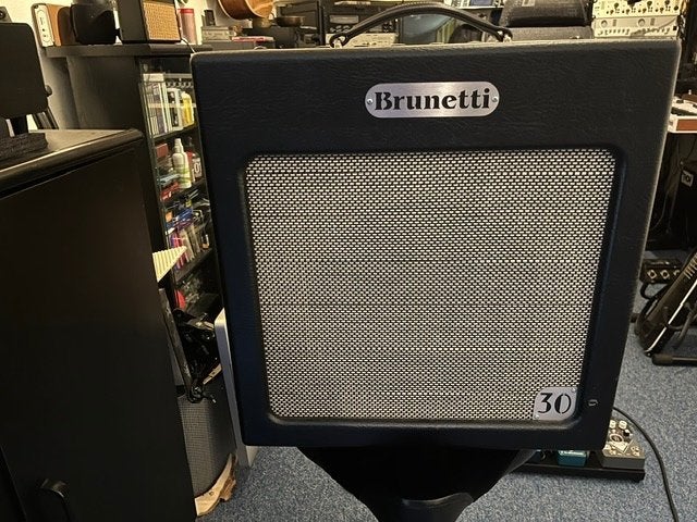 BRUNETTI Singleman 30 (nieuwstaat), Muziek en Instrumenten, Ophalen, Zo goed als nieuw, Gitaar, Minder dan 50 watt