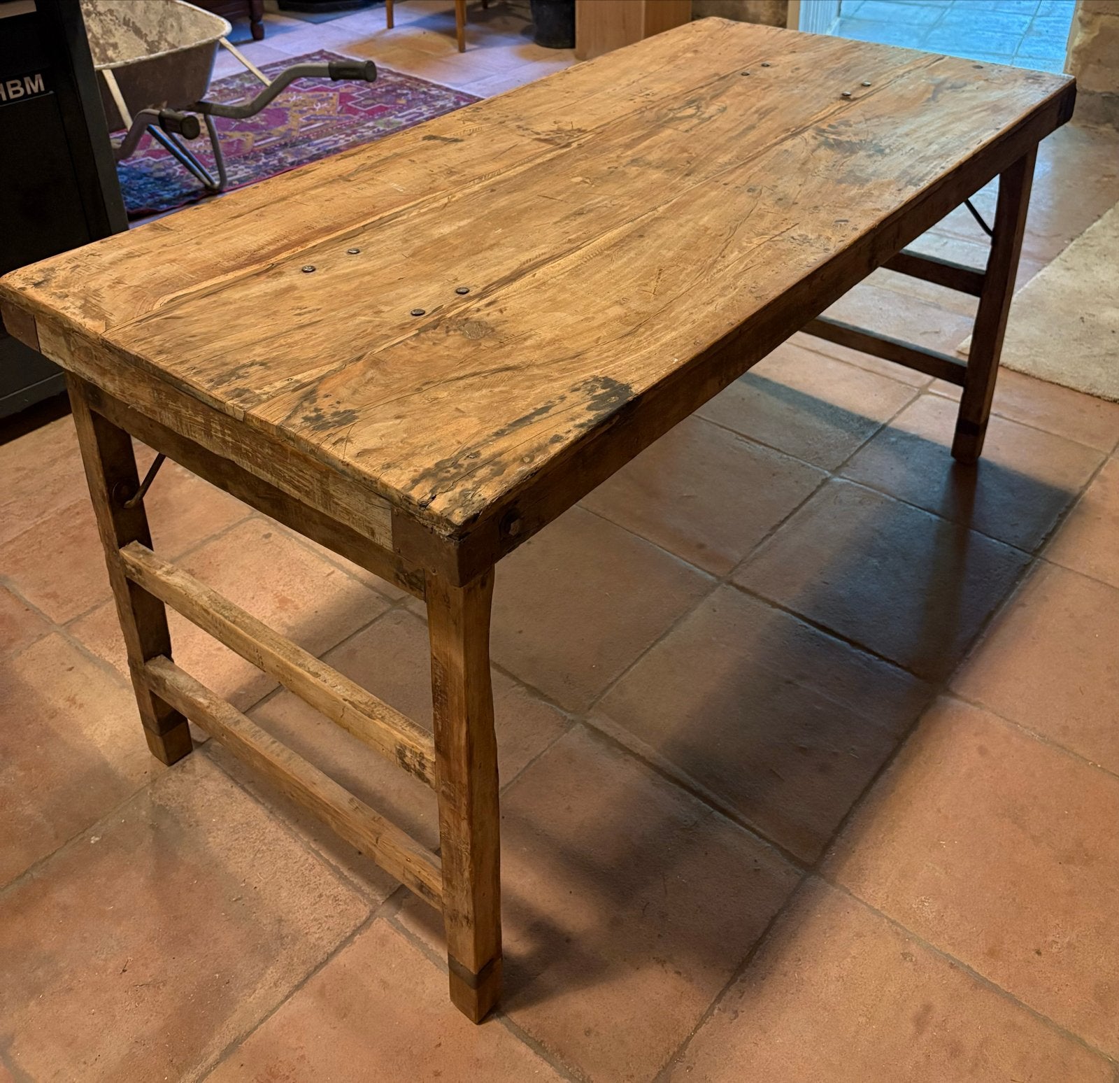 Oude inklapbare markttafel, Ophalen