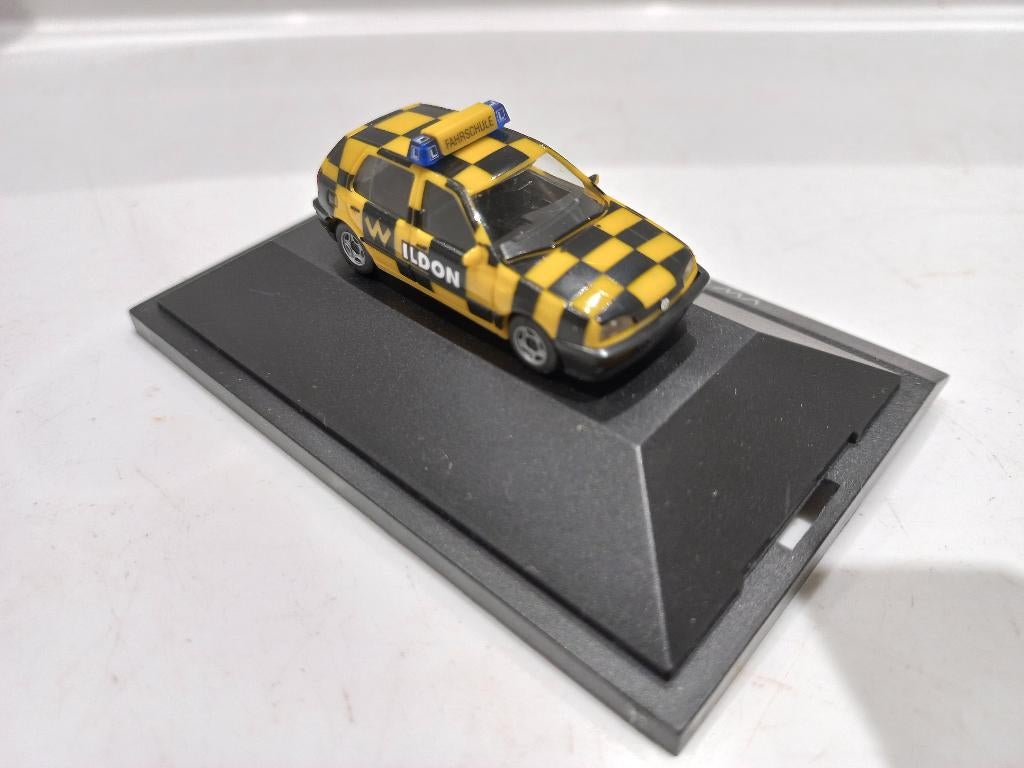 Volkswagen Golf CL Wildon fahrschule Herpa 1:87 modelauto, Hobby en Vrije tijd, Modelauto's | 1:87, Ophalen of Verzenden, Nieuw