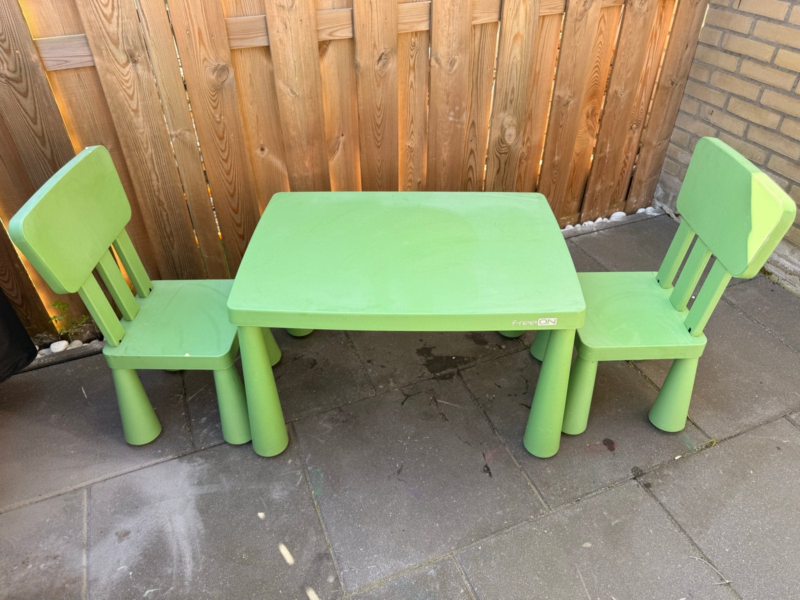 Kindertafel met stoelen - Gebruikt maar kan nog mee!, Kinderen en Baby's, Kinderkamer | Tafels en Stoelen, Ophalen, Gebruikt, Tafel(s) en Stoel(en)