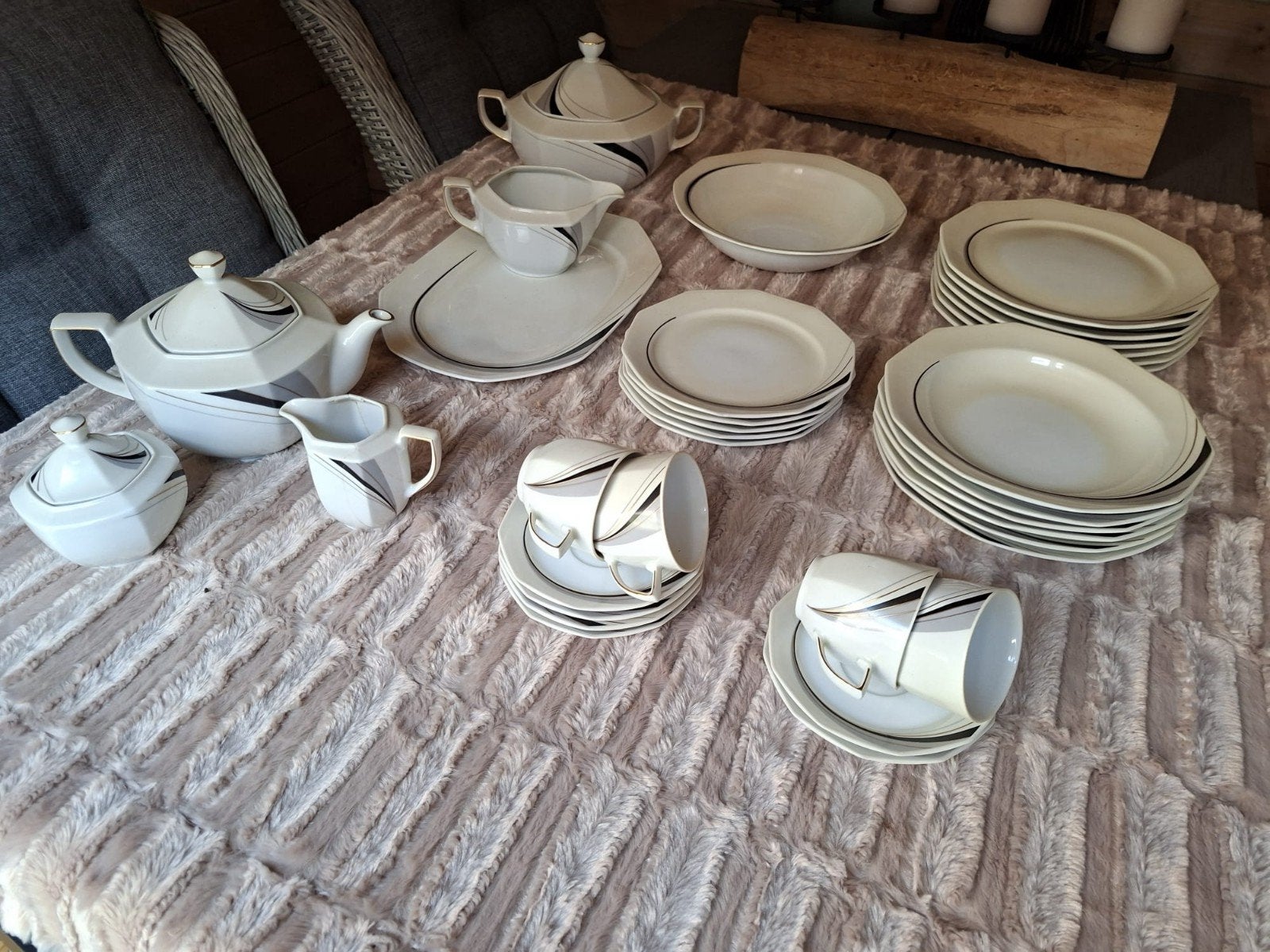 Uitgebreid servies met theepot, suikerpot en melkkan, Huis en Inrichting, Keuken | Servies, Ophalen of Verzenden