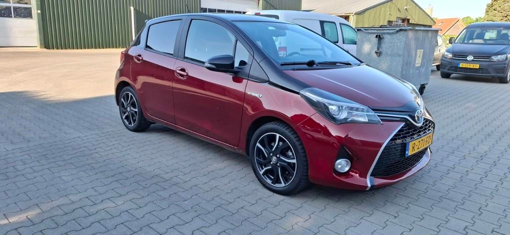Toyota Yaris 1.5 Hybrid Volcano Edition, Gebruikt, 4 cilinders, 1070 kg, 49 €/maand