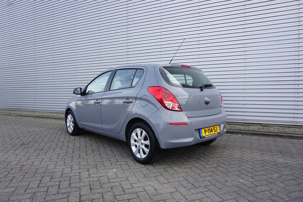 Hyundai i20 1.2i i-Drive Airco / Elektr. ramen / Lm velgen /, Auto's, Hyundai, Voorwielaandrijving, Euro 5, Gebruikt, 31 €/maand