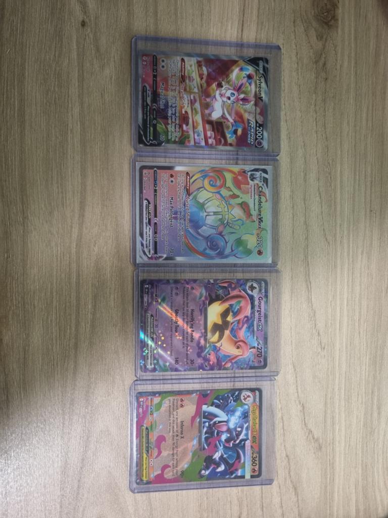 4 Pokémon VMAX kaarten - Sylveon, Chandelure, Gourgeist,, Ophalen of Verzenden, Zo goed als nieuw, Meerdere kaarten